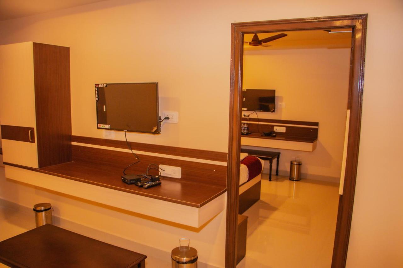Hotel Mountview Comforts Τιρουπάτι Εξωτερικό φωτογραφία