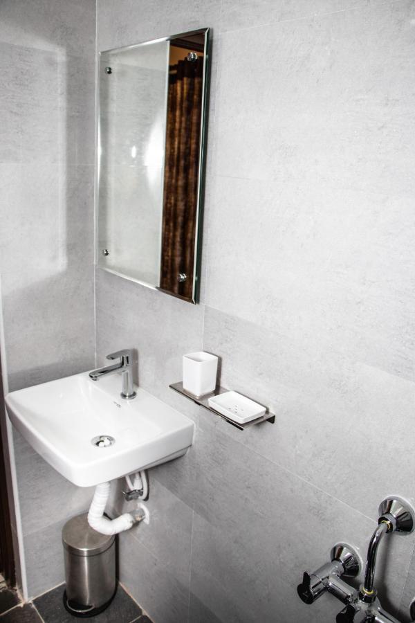 Hotel Mountview Comforts Τιρουπάτι Εξωτερικό φωτογραφία
