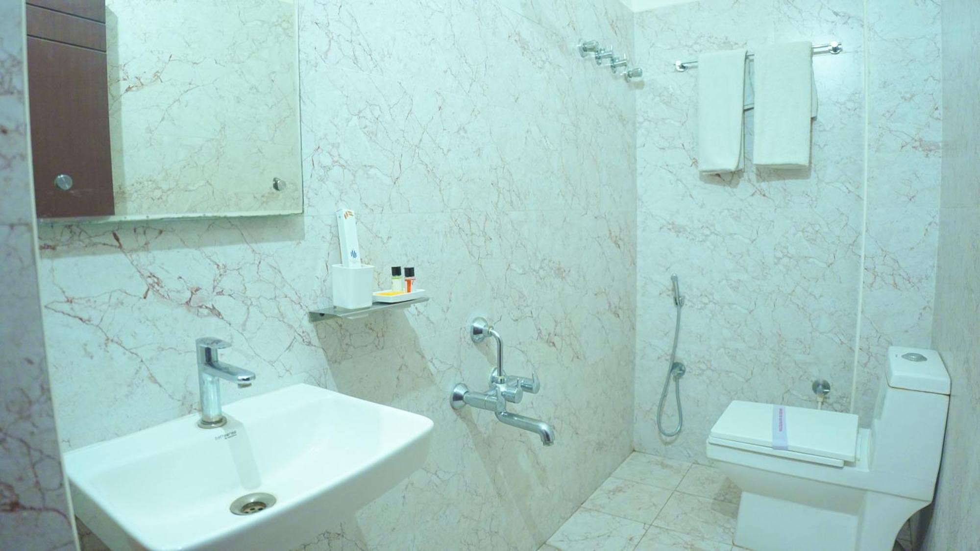Hotel Mountview Comforts Τιρουπάτι Εξωτερικό φωτογραφία